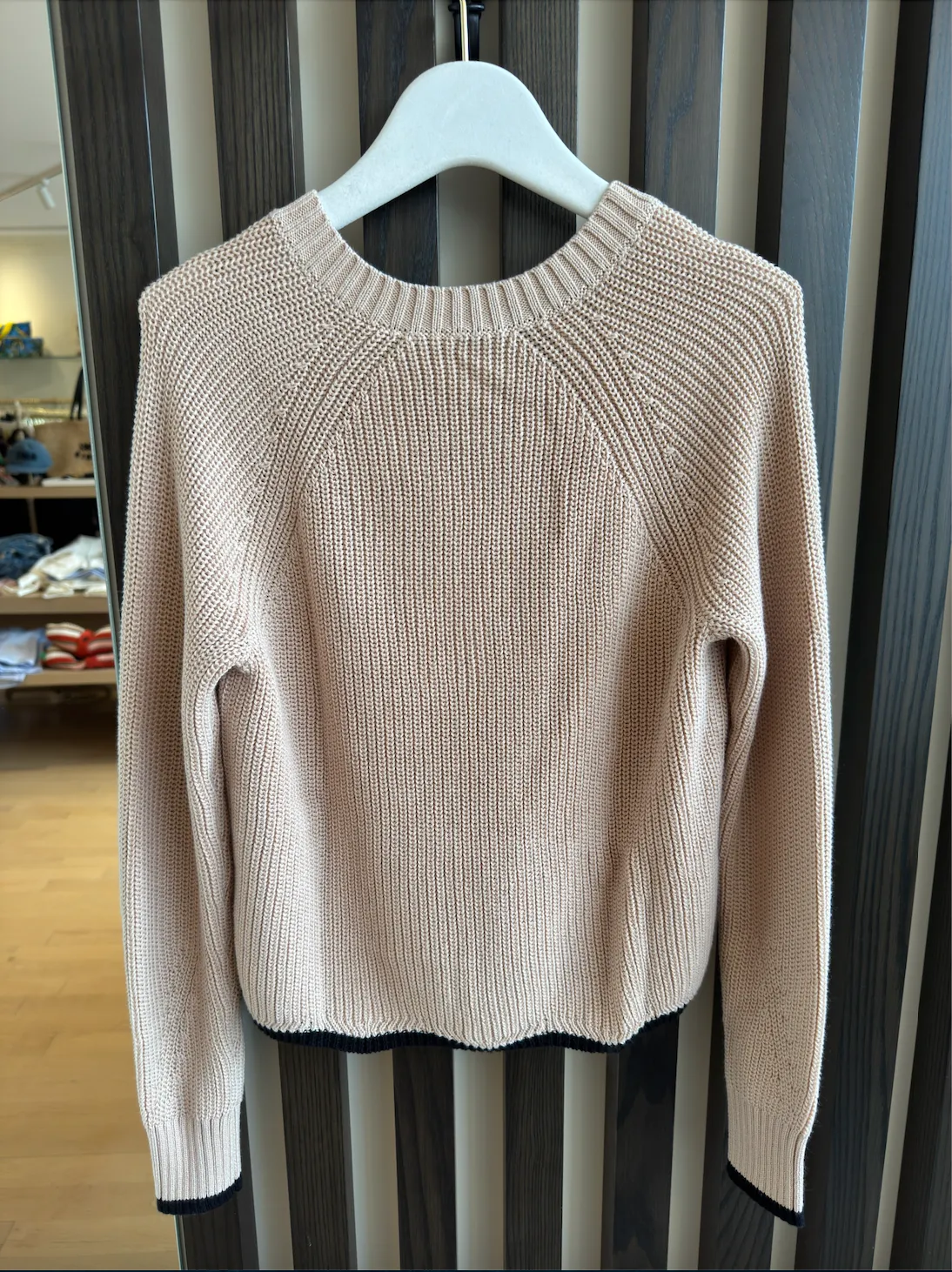 AUTUMN CASHMERE TIPPED SCALLOP SHAKER V NECK