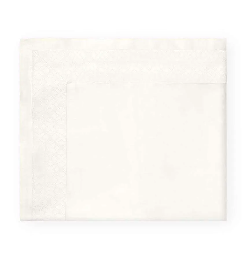 Giza 45 Quatrefoil Flat Sheet by Sferra