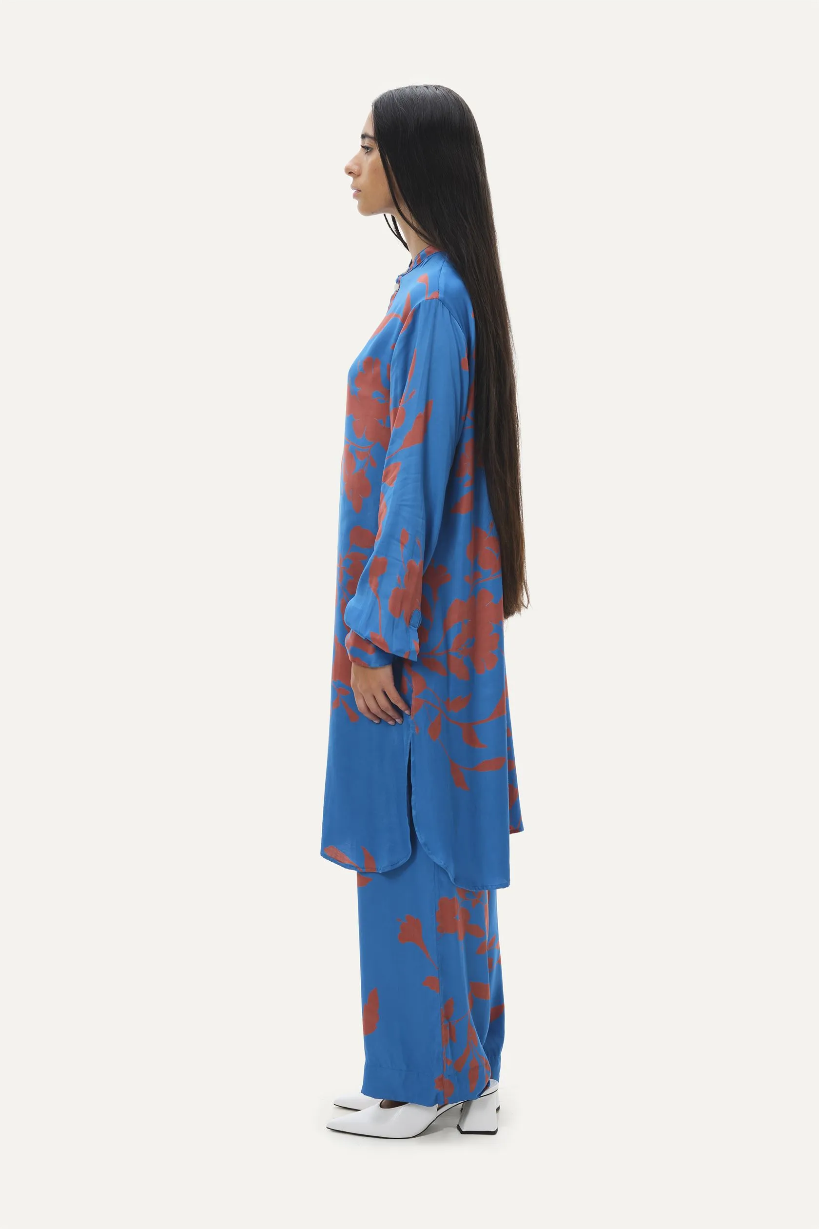 Naushad Ali   I   Jibba set Hibiscus Signature Spring Summer 2025 Ramar Blue Cotton satin NA SS24 W05