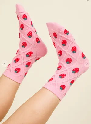 Strawberry Printed Textured Crew Socks